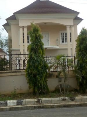 For Sale 4bedroom with 2 roomQ